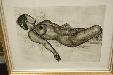 (P-1118) Viiralt, trükirepro Lamav akt tätoveeritud käega