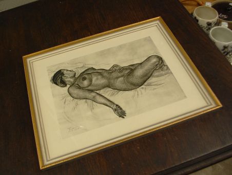 (P-1118) Viiralt, trükirepro Lamav akt tätoveeritud käega