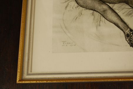 (P-1118) Viiralt, trükirepro Lamav akt tätoveeritud käega