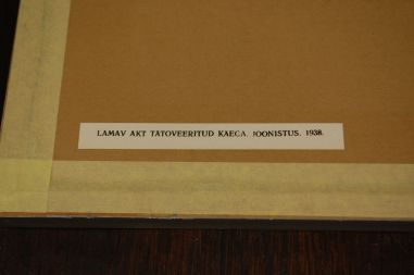 (P-1118) Viiralt, trükirepro Lamav akt tätoveeritud käega