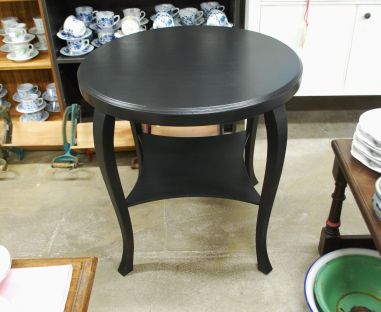 (L-764) Ümar musta värvi diivanilaud