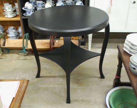 (L-764) Ümar musta värvi diivanilaud