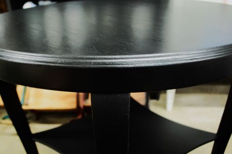 (L-764) Ümar musta värvi diivanilaud