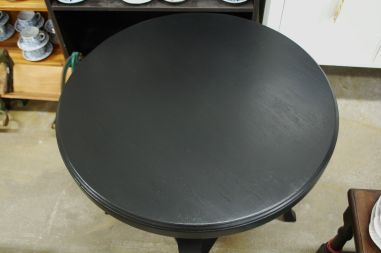 (L-764) Ümar musta värvi diivanilaud