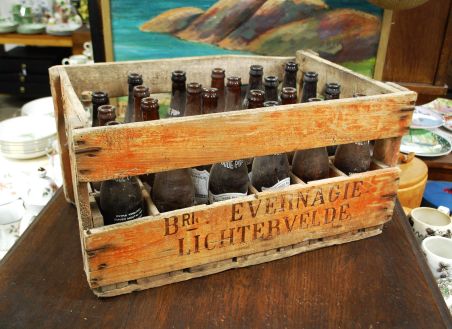 (11-802/2) Vana  pudelitega kast