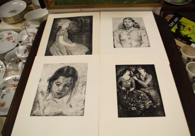 (L-767) Aino Bach, mapp graafiliste lehtedega