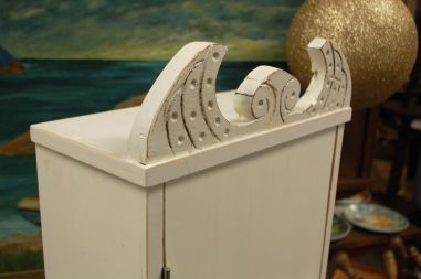 (L-770) Valge kapp/ seinakapp