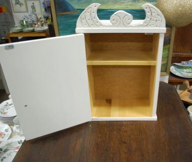 (L-770) Valge kapp/ seinakapp