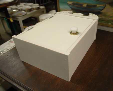 (L-770) Valge kapp/ seinakapp