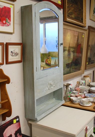 (L-773) Suur peegliga seinakapp