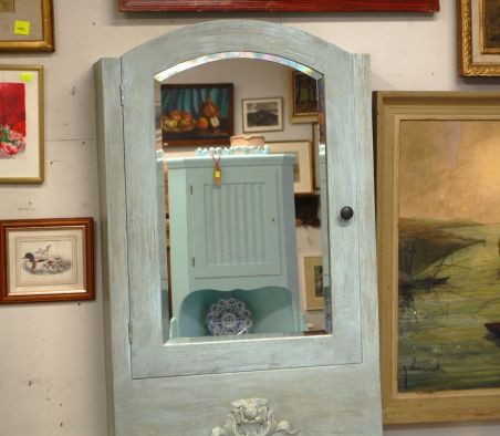 (L-773) Suur peegliga seinakapp