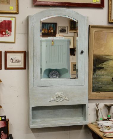 (L-773) Suur peegliga seinakapp