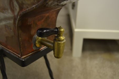 (n-6100/1) Metallist kraaniga veenõu