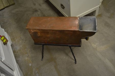 (n-6100/1) Metallist kraaniga veenõu