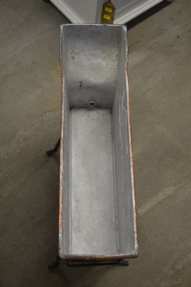 (n-6100/1) Metallist kraaniga veenõu