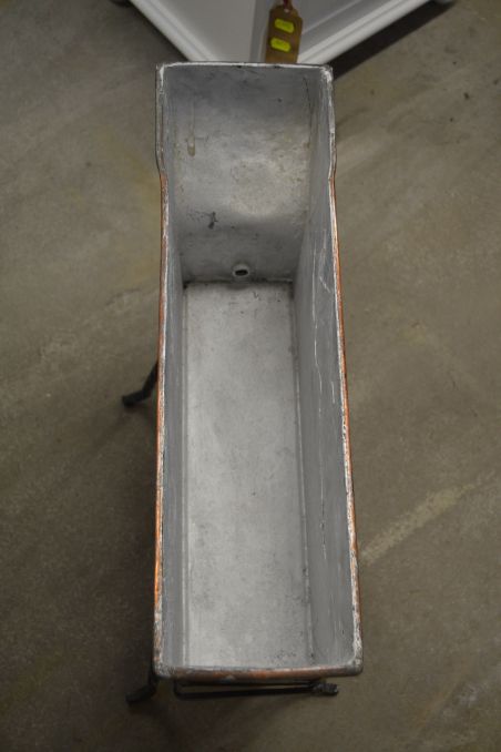 (n-6100/1) Metallist kraaniga veenõu