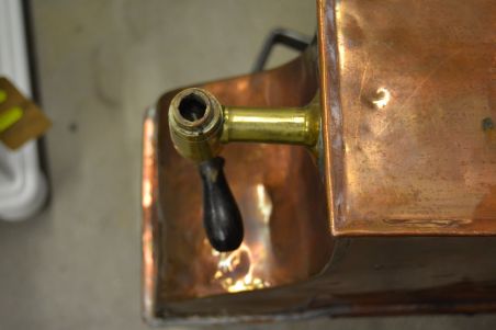 (n-6100/1) Metallist kraaniga veenõu