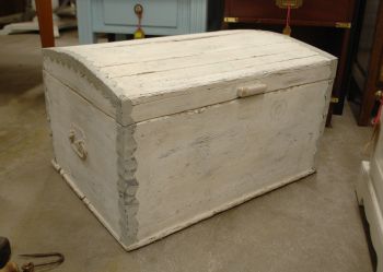 (L-780) Vana valge kirst- panipaik