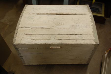 (L-780) Vana valge kirst- panipaik