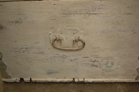 (L-780) Vana valge kirst- panipaik