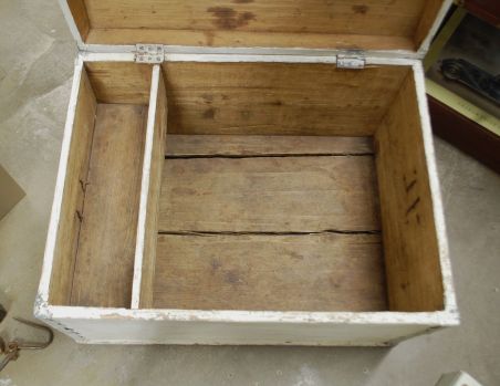 (L-780) Vana valge kirst- panipaik