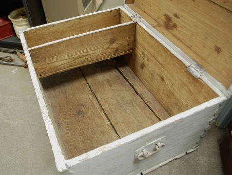 (L-780) Vana valge kirst- panipaik