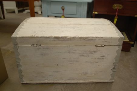 (L-780) Vana valge kirst- panipaik