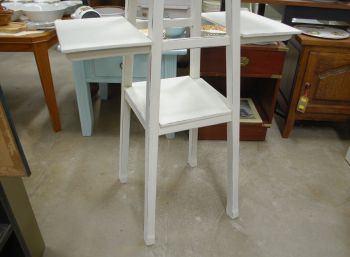 (L-781) Valge suur postament-lilleriiul 2