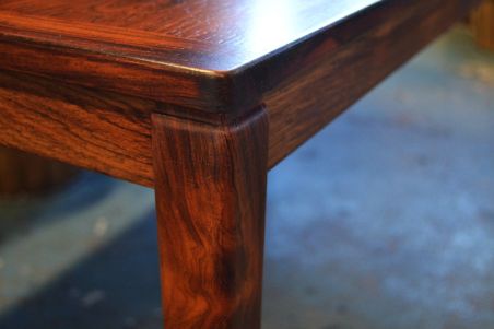 (L-783) Roosipuu spooniga diivanilaud, Ulferts HJO, Sweden