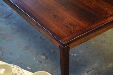 (L-783) Roosipuu spooniga diivanilaud, Ulferts HJO, Sweden