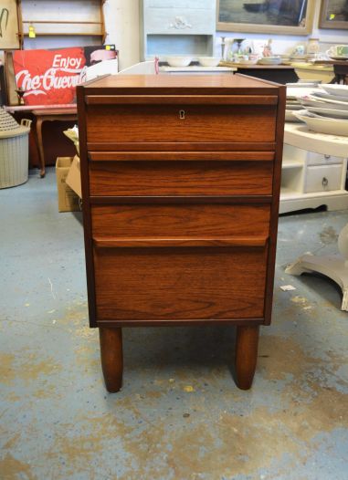 (L-784) Sahtlitega tiigispooniga retro kapp, kartoteegi kapp