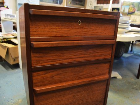 (L-784) Sahtlitega tiigispooniga retro kapp, kartoteegi kapp