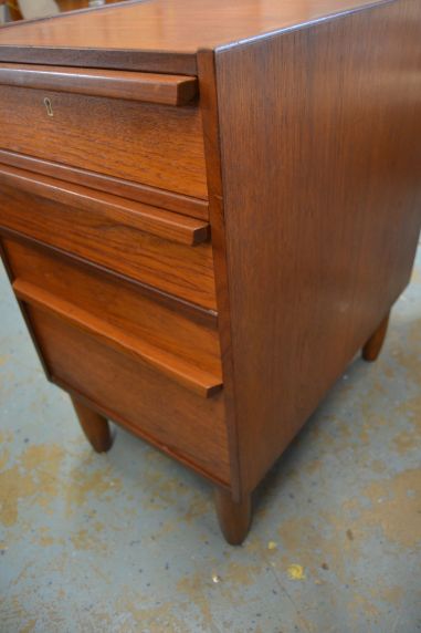 (L-784) Sahtlitega tiigispooniga retro kapp, kartoteegi kapp