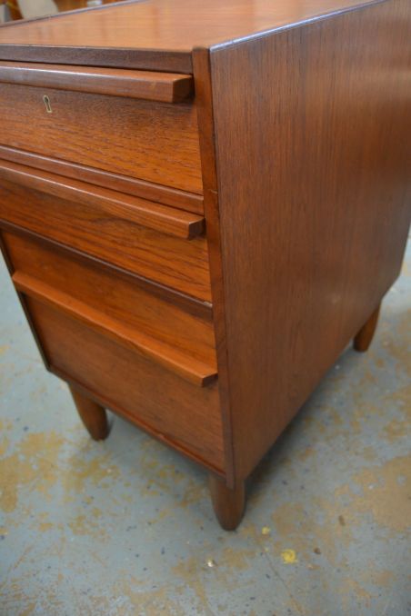 (L-784) Sahtlitega tiigispooniga retro kapp, kartoteegi kapp