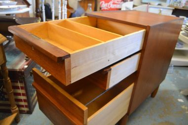 (L-784) Sahtlitega tiigispooniga retro kapp, kartoteegi kapp