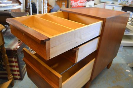 (L-784) Sahtlitega tiigispooniga retro kapp, kartoteegi kapp