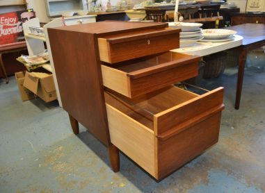 (L-784) Sahtlitega tiigispooniga retro kapp, kartoteegi kapp