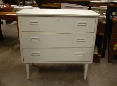 (L-787) Valge retro kummut, 3 sahtlit