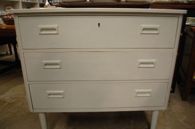 (L-787) Valge retro kummut, 3 sahtlit