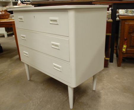 (L-787) Valge retro kummut, 3 sahtlit