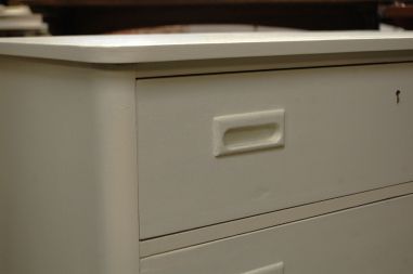 (L-787) Valge retro kummut, 3 sahtlit