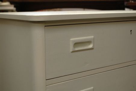 (L-787) Valge retro kummut, 3 sahtlit