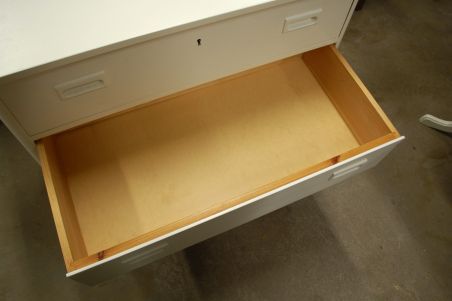 (L-787) Valge retro kummut, 3 sahtlit