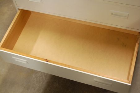 (L-787) Valge retro kummut, 3 sahtlit