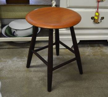 (L-795) Nõgusa vineerpõhjaga taburet Taanist