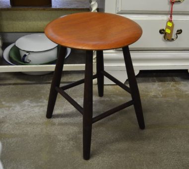 (L-795) Nõgusa vineerpõhjaga taburet Taanist