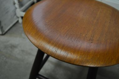 (L-795) Nõgusa vineerpõhjaga taburet Taanist