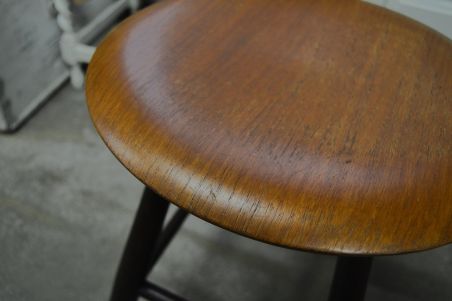 (L-795) Nõgusa vineerpõhjaga taburet Taanist