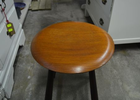 (L-795) Nõgusa vineerpõhjaga taburet Taanist