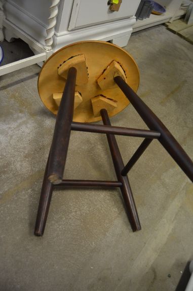 (L-795) Nõgusa vineerpõhjaga taburet Taanist